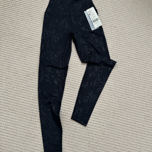 Sweaty Betty x Halle Berry - Enya All Day Embossed High Waisted Legging - Picture 2 of 4